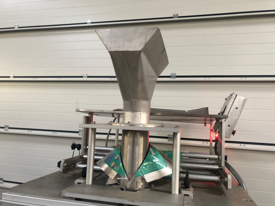 5881 GNA AV65 Flow pack Vertical bagger