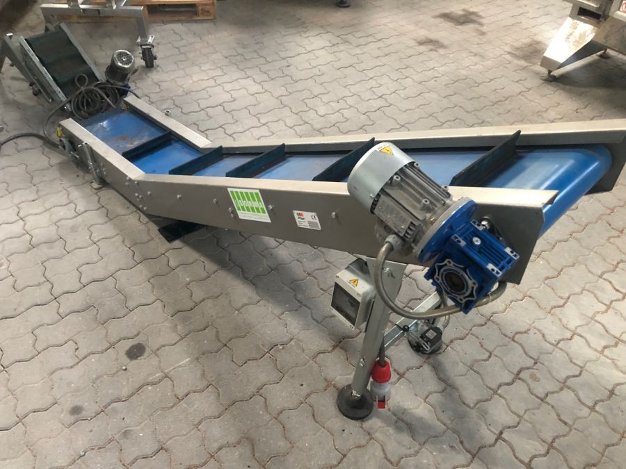5881 GNA AV65 Flow pack Vertical bagger