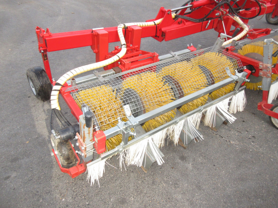5883 Einböck Yding brush cleaner 3 beds