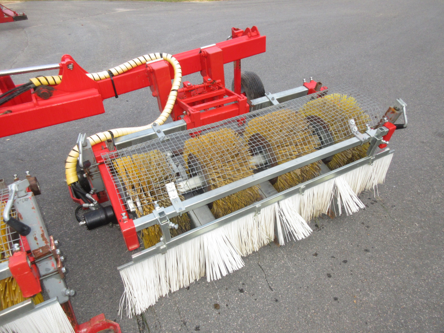 5883 Einböck Yding brush cleaner 3 beds