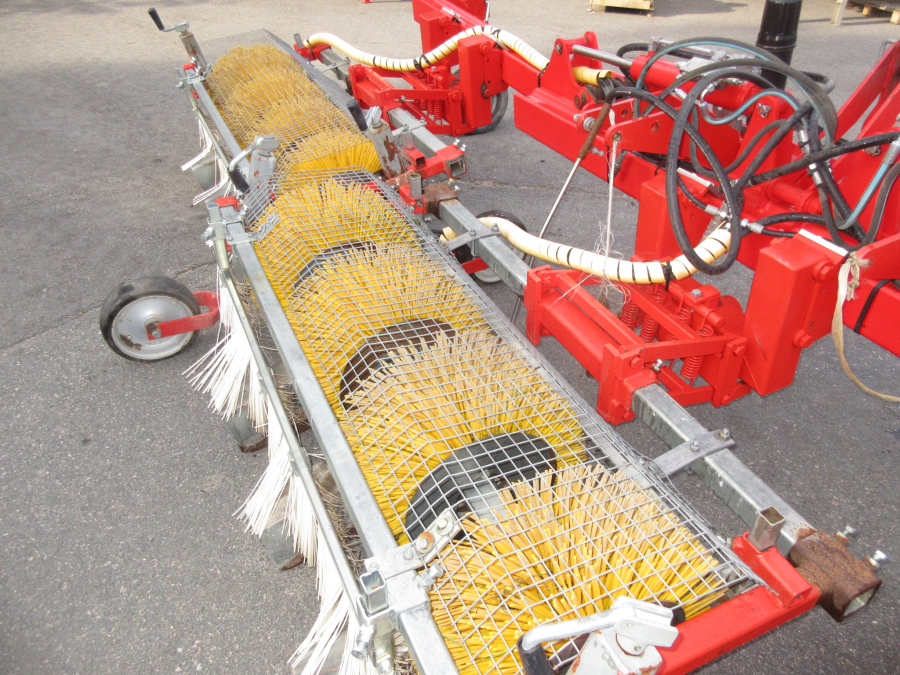5883 Einböck Yding brush cleaner 3 beds