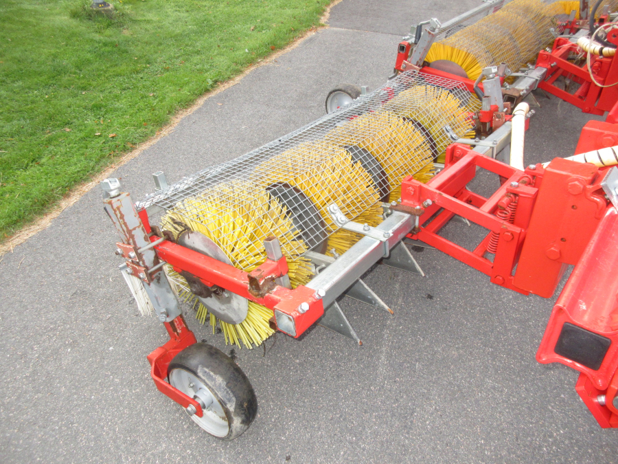 5883 Einböck Yding brush cleaner 3 beds