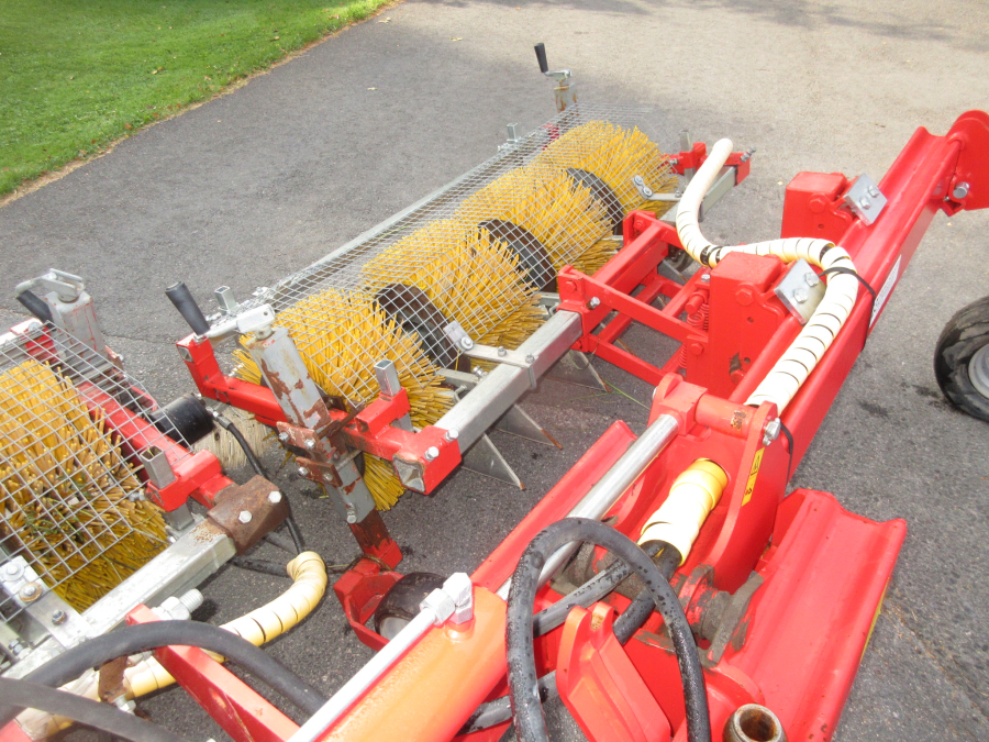 5883 Einböck Yding brush cleaner 3 beds