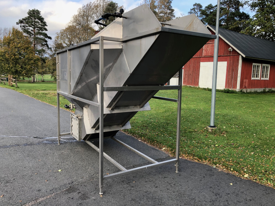 5891 Ekko wet bunker with elevator