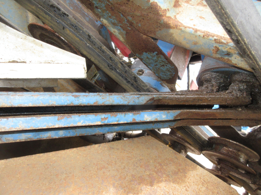 5940 Asa-Lift carrot harvester with roller table