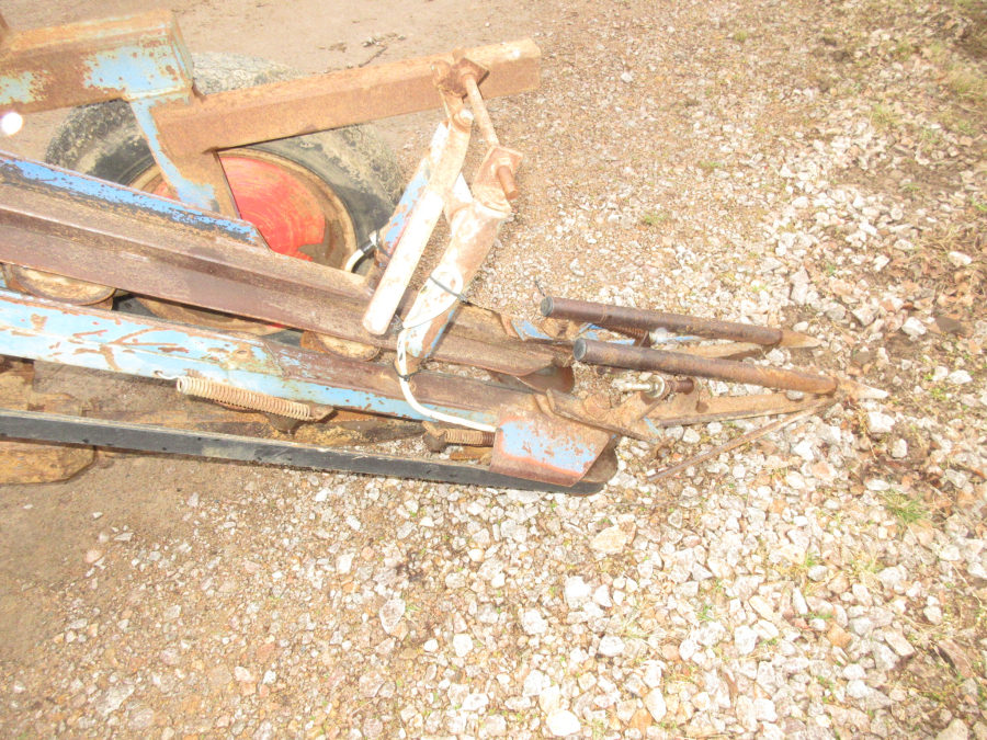 5940 Asa-Lift carrot harvester with roller table