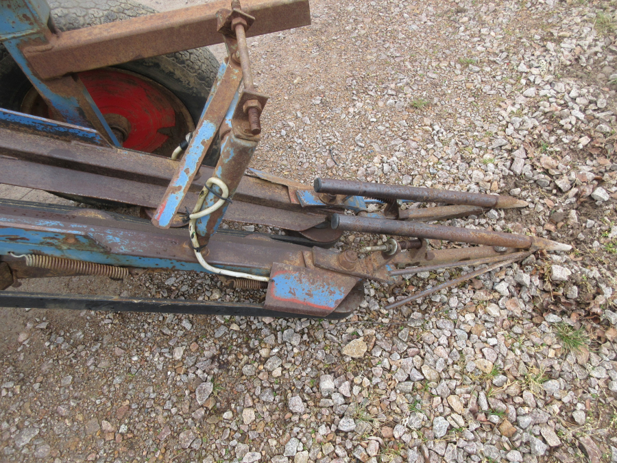5940 Asa-Lift carrot harvester with roller table