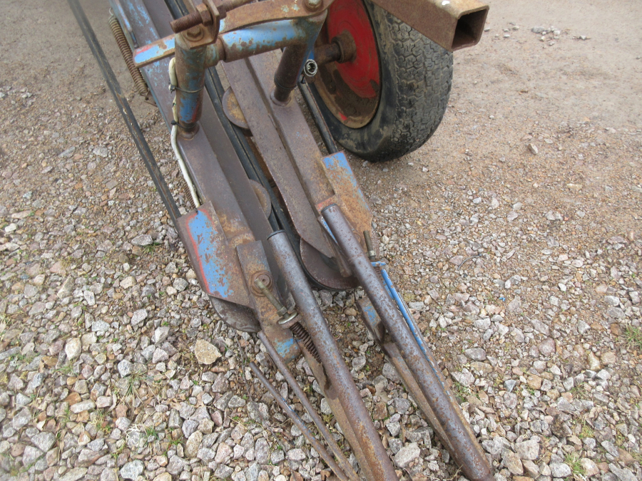 5940 Asa-Lift carrot harvester with roller table