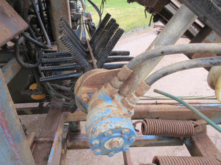 5940 Asa-Lift carrot harvester with roller table