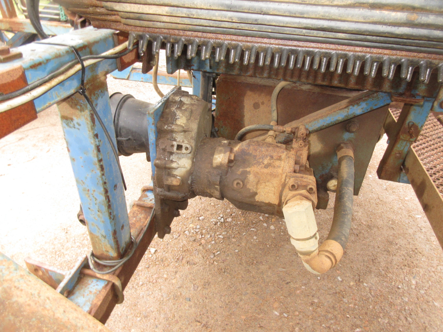 5940 Asa-Lift carrot harvester with roller table