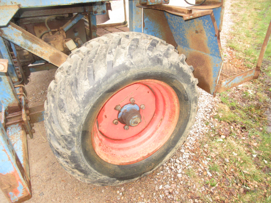 5940 Asa-Lift carrot harvester with roller table
