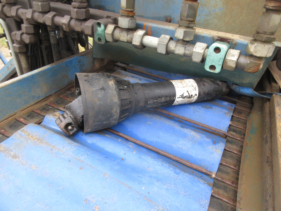 5940 Asa-Lift carrot harvester with roller table