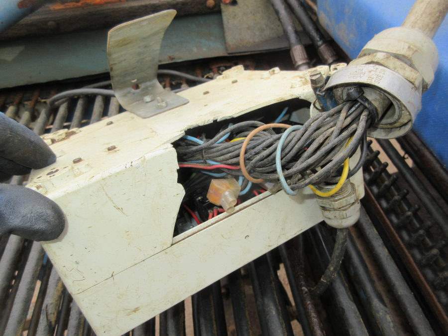 5940 Asa-Lift carrot harvester with roller table