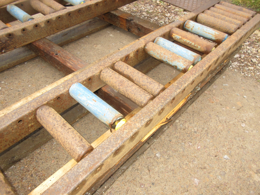 5940 Asa-Lift carrot harvester with roller table