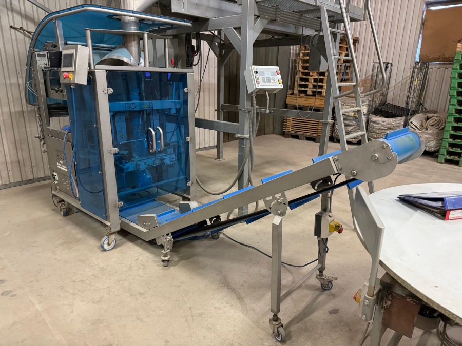 6013 Upmatic + GKS vertical VFFS potato packing line