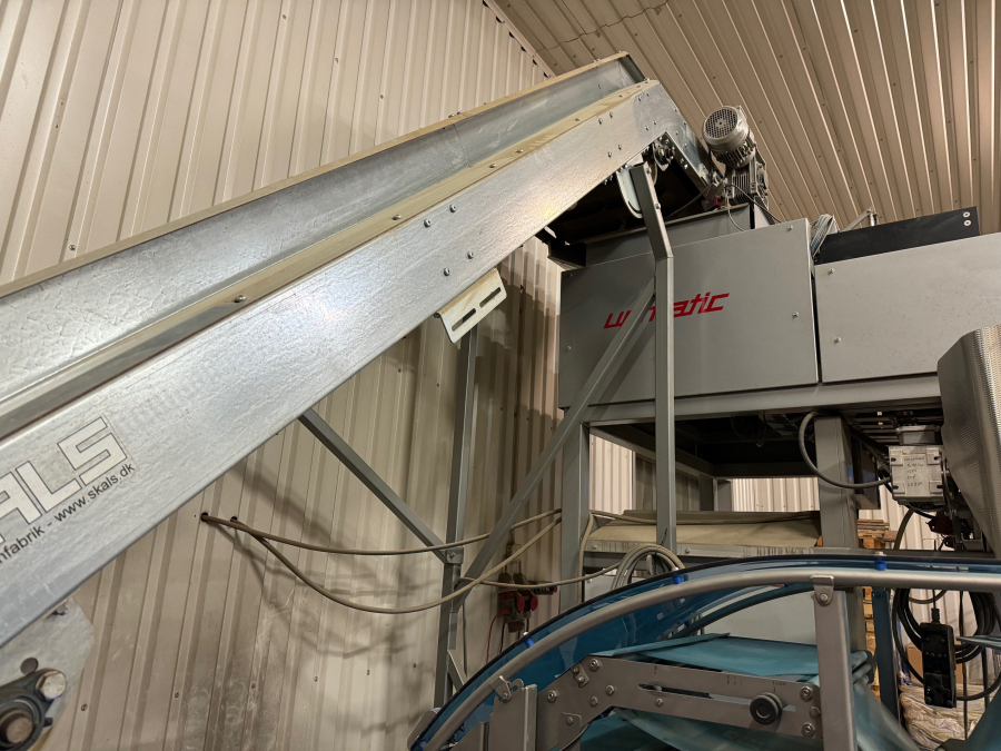 6013 Upmatic + GKS vertical VFFS potato packing line