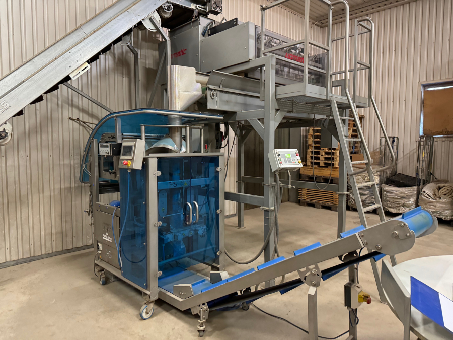 6013 Upmatic + GKS vertical VFFS potato packing line