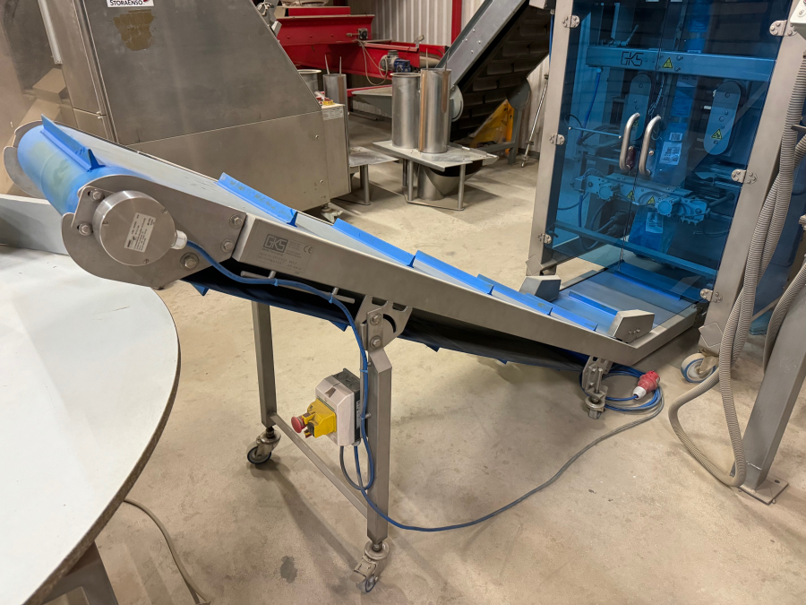 6013 Upmatic + GKS vertical VFFS potato packing line
