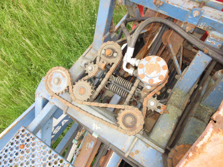 6026 Asa-Lift T-300 carrot harvester
