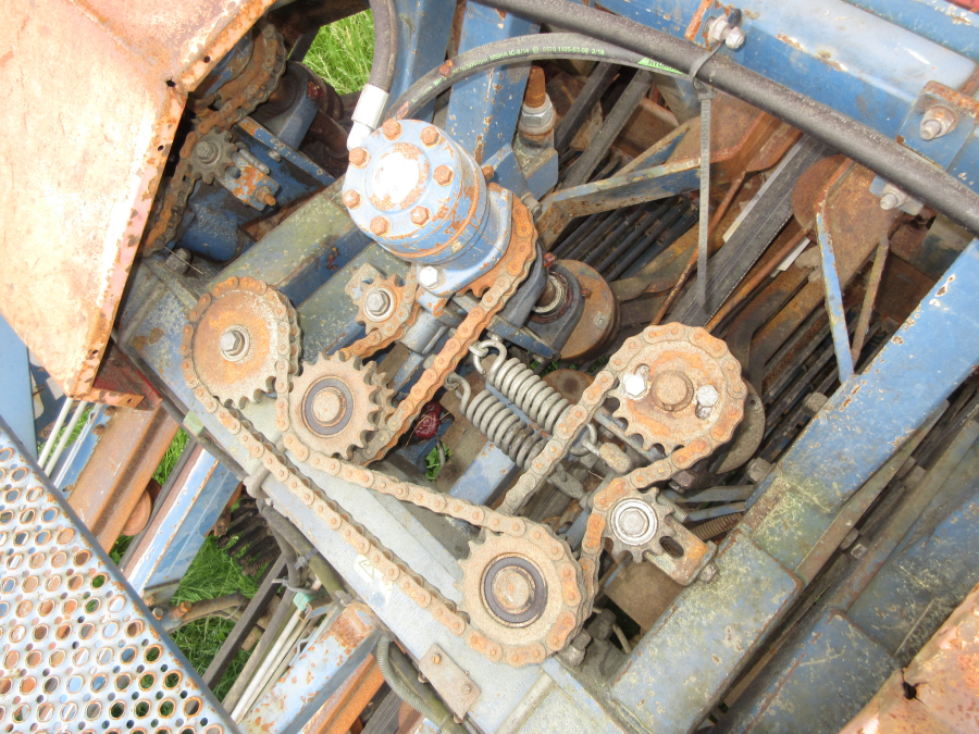6026 Asa-Lift T-300 carrot harvester