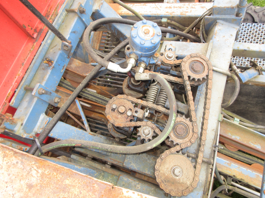 6026 Asa-Lift T-300 carrot harvester