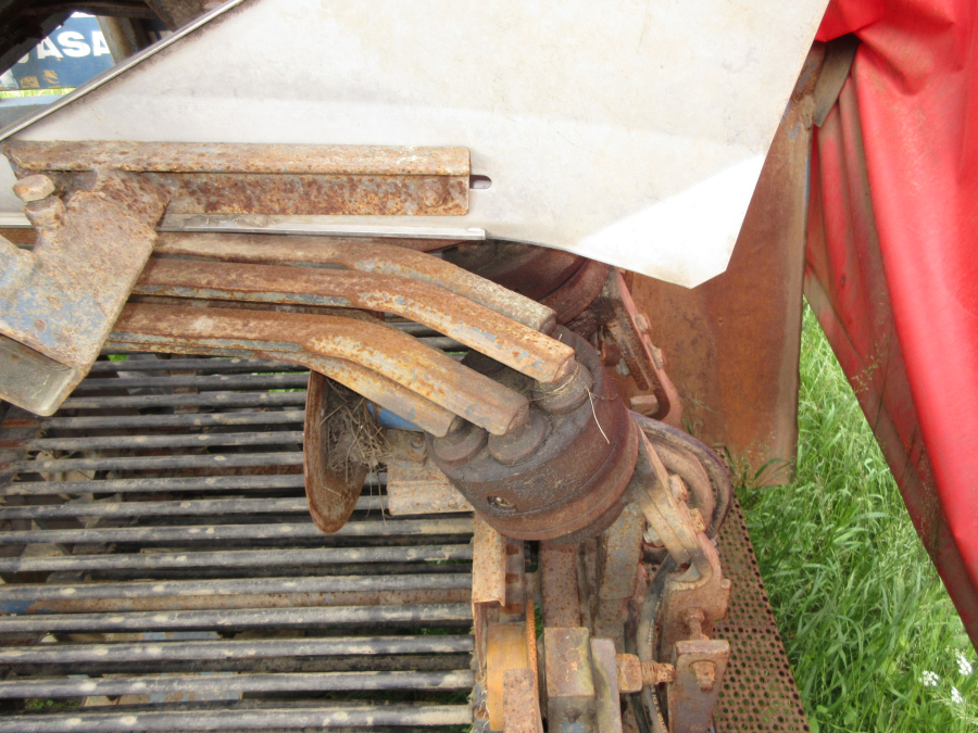 6026 Asa-Lift T-300 carrot harvester