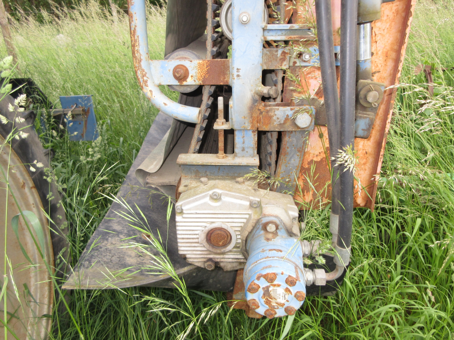 6026 Asa-Lift T-300 carrot harvester