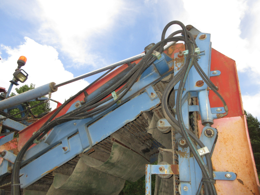 6026 Asa-Lift T-300 carrot harvester
