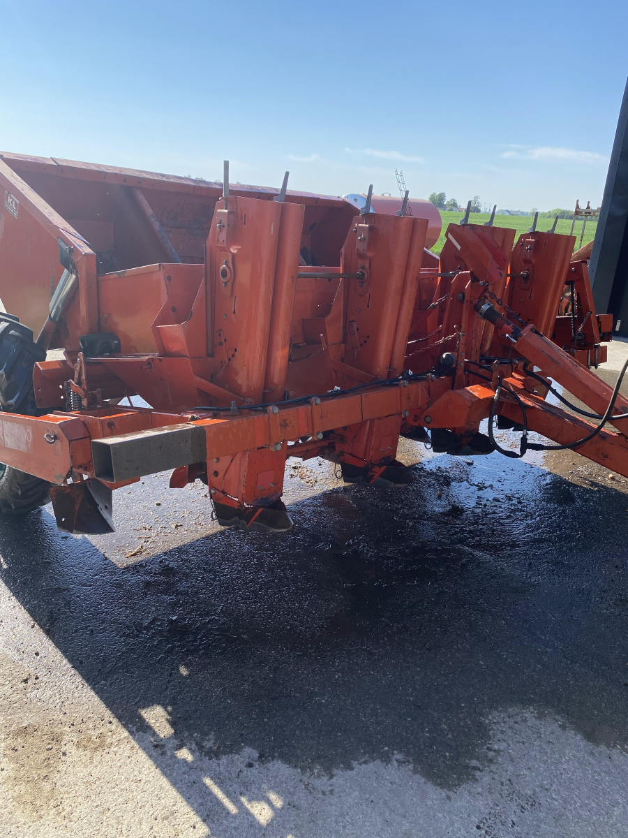 6028 Kverneland Underhaug UN3200 potato planter