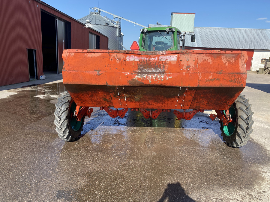 6028 Kverneland Underhaug UN3200 potato planter