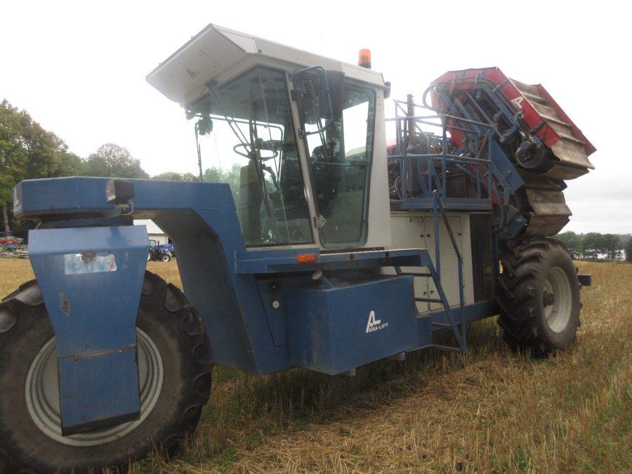 6039 Asa-Lift SP-200 E carrot harvester