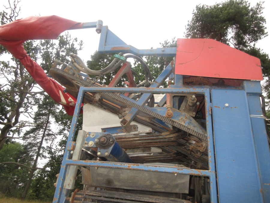 6039 Asa-Lift SP-200 E carrot harvester