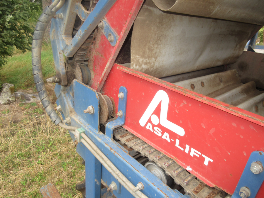 6039 Asa-Lift SP-200 E carrot harvester