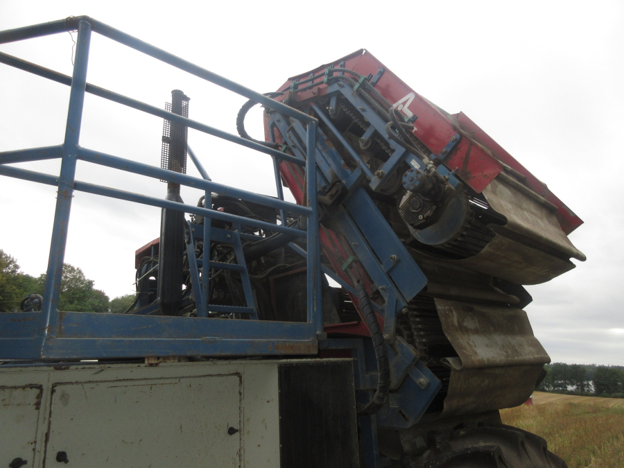6039 Asa-Lift SP-200 E carrot harvester