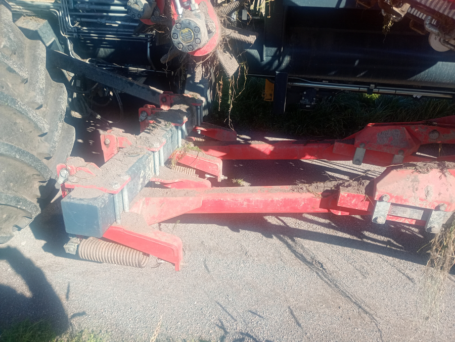 6041 Dewulf GBII carrot harvester