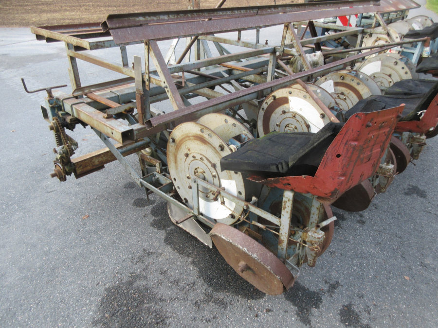 6052 Perdu transplanter 4 row