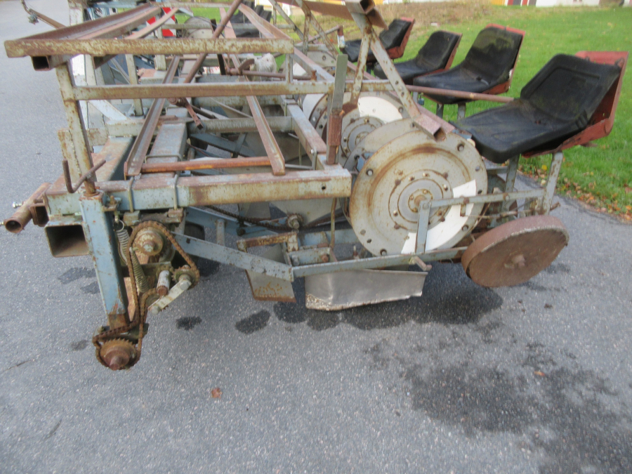 6052 Perdu transplanter 4 row