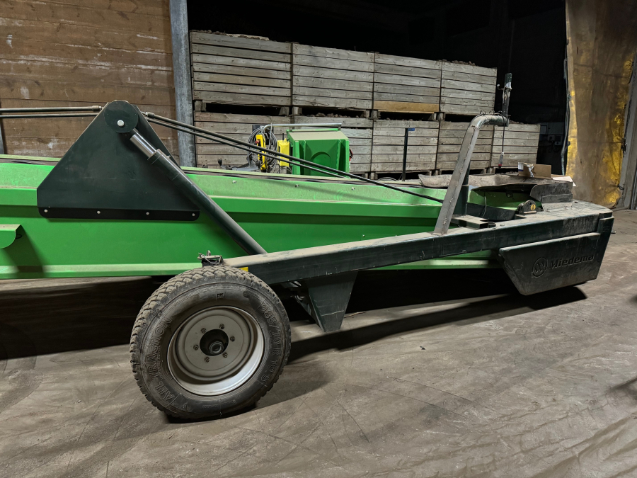 6062 Miedema ML1985 store loader 