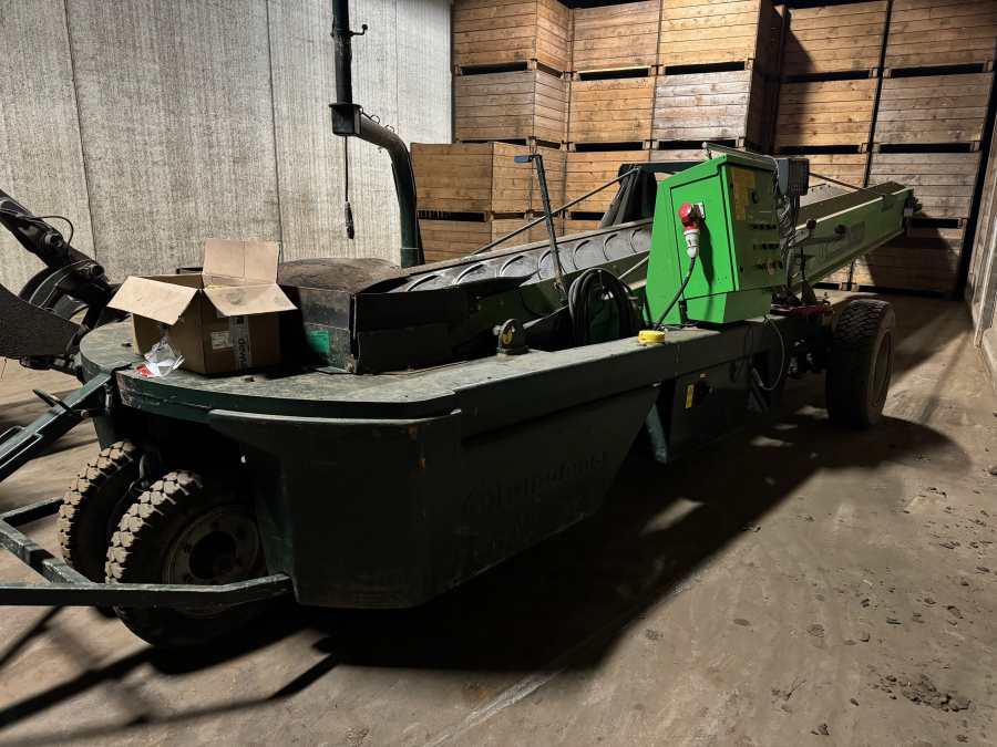 6062 Miedema ML1985 store loader 