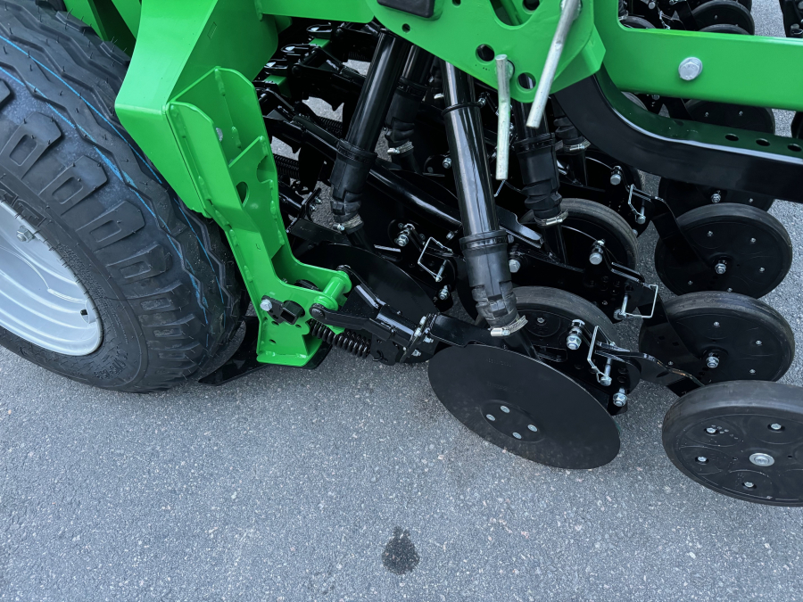6091 Sfoggia Drillsem seeder 3m for cereal and small seed box