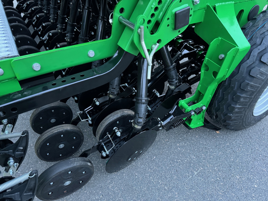 6091 Sfoggia Drillsem seeder 3m for cereal and small seed box