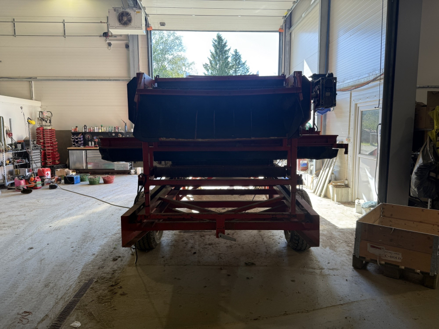 6189 EKKO receving hopper with screen grader and coil cleaning unit