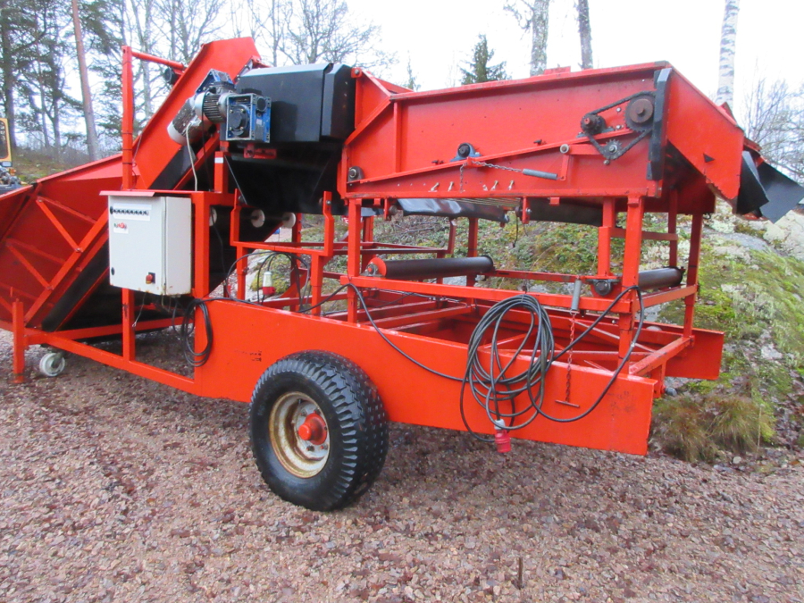 6189 EKKO receving hopper with screen grader and coil cleaning unit