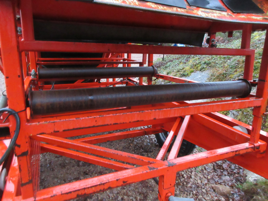 6189 EKKO receving hopper with screen grader and coil cleaning unit
