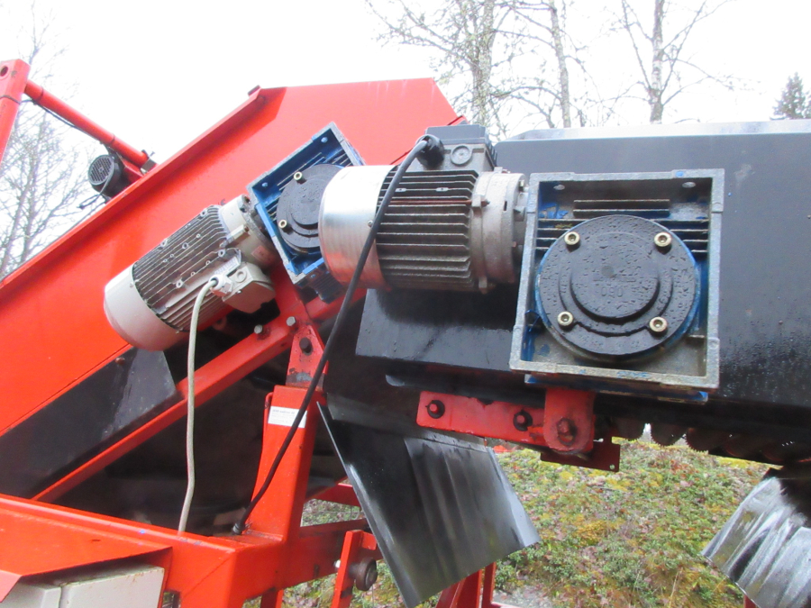 6189 EKKO receving hopper with screen grader and coil cleaning unit