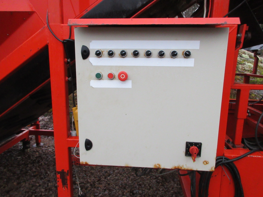 6189 EKKO receving hopper with screen grader and coil cleaning unit