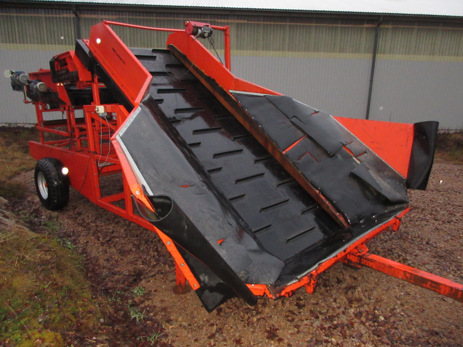 6189 EKKO receving hopper with screen grader and coil cleaning unit