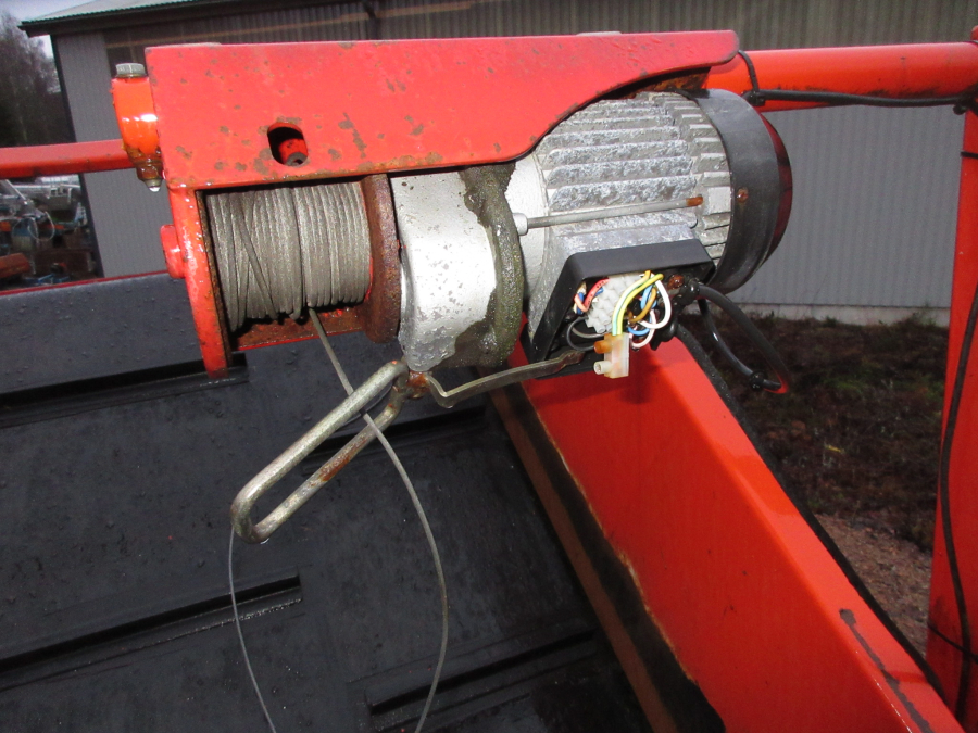 6189 EKKO receving hopper with screen grader and coil cleaning unit