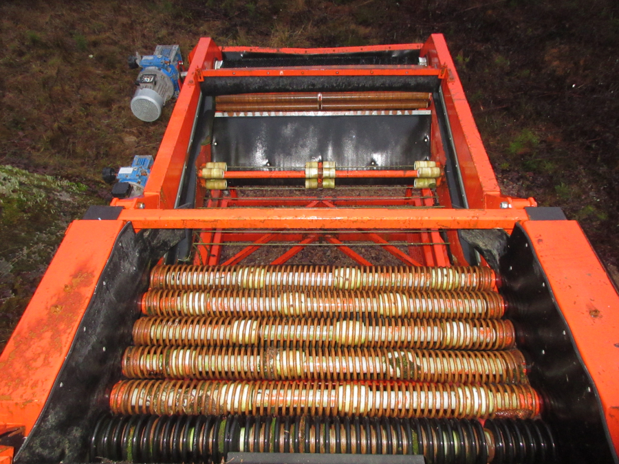 6189 EKKO receving hopper with screen grader and coil cleaning unit