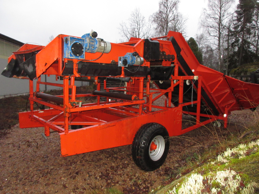 6189 EKKO receving hopper with screen grader and coil cleaning unit